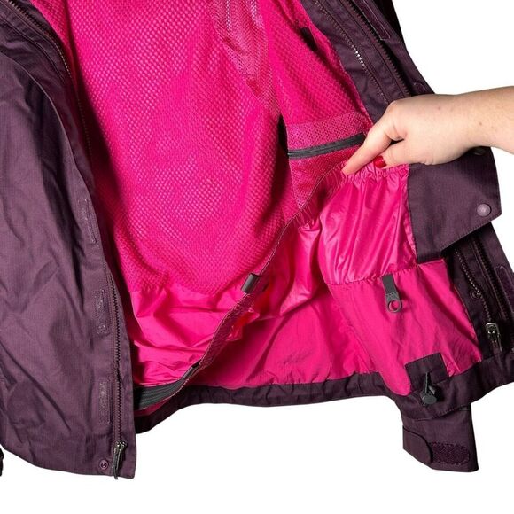 Patagonia Women's Purple Ski Jacket with Pink Highlights - Picture 10 of 13